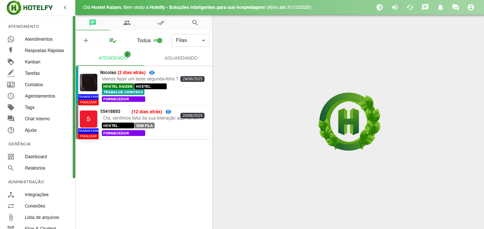 Chatbot conversando no celular